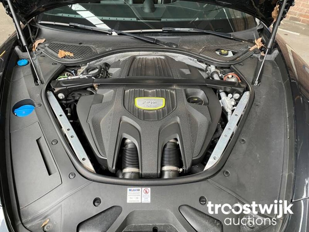 Porsche Panamera Sport Turismo 4 E-Hybrid 2.9 V6 SportChrono 462pk 2018 -Orig. NL-, RV-199-P