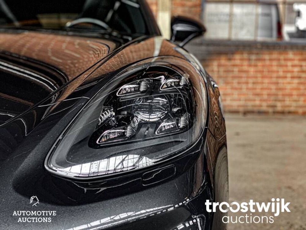 Porsche Panamera Sport Turismo 4 E-Hybrid 2.9 V6 SportChrono 462pk 2018 -Orig. NL-, RV-199-P