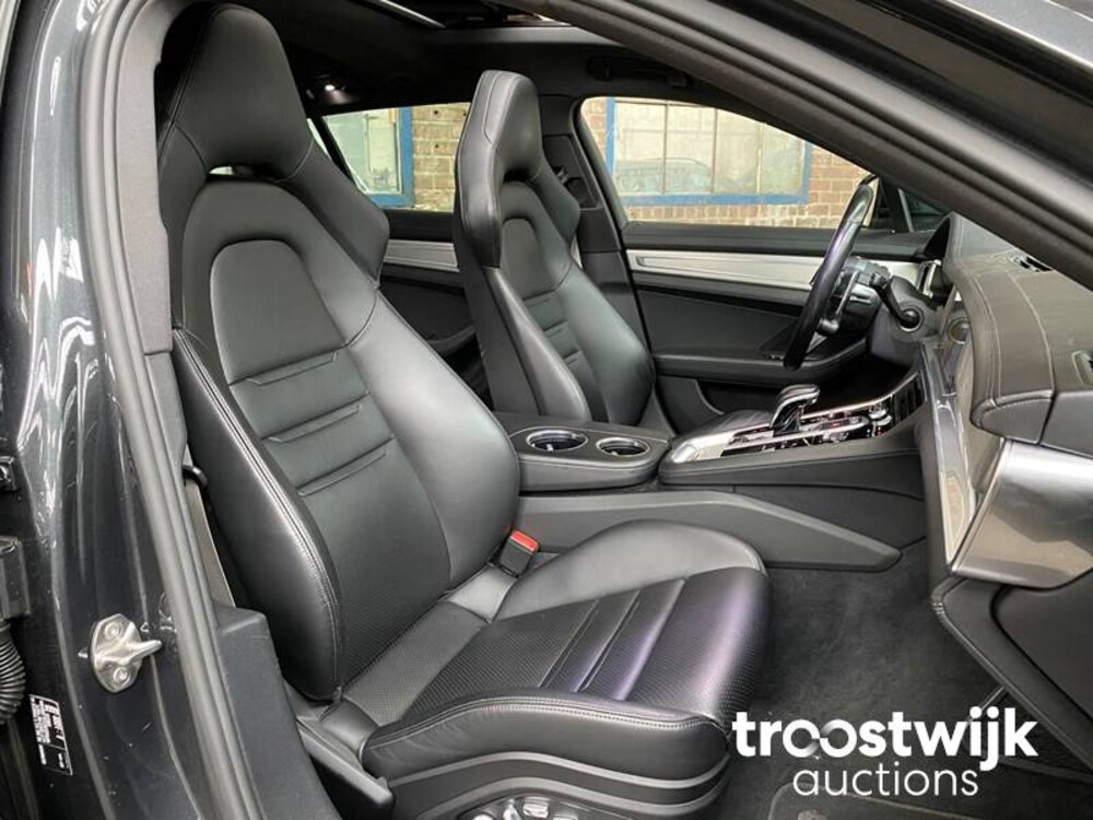 Porsche Panamera Sport Turismo 4 E-Hybrid 2.9 V6 SportChrono 462pk 2018 -Orig. NL-, RV-199-P