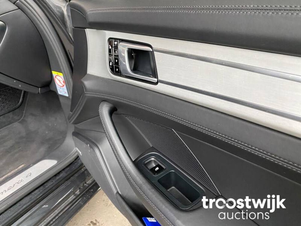 Porsche Panamera Sport Turismo 4 E-Hybrid 2.9 V6 SportChrono 462pk 2018 -Orig. NL-, RV-199-P