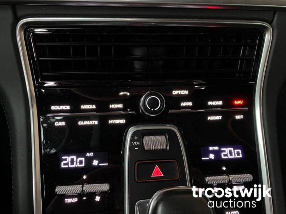 Porsche Panamera Sport Turismo 4 E-Hybrid 2.9 V6 SportChrono 462pk 2018 -Orig. NL-, RV-199-P