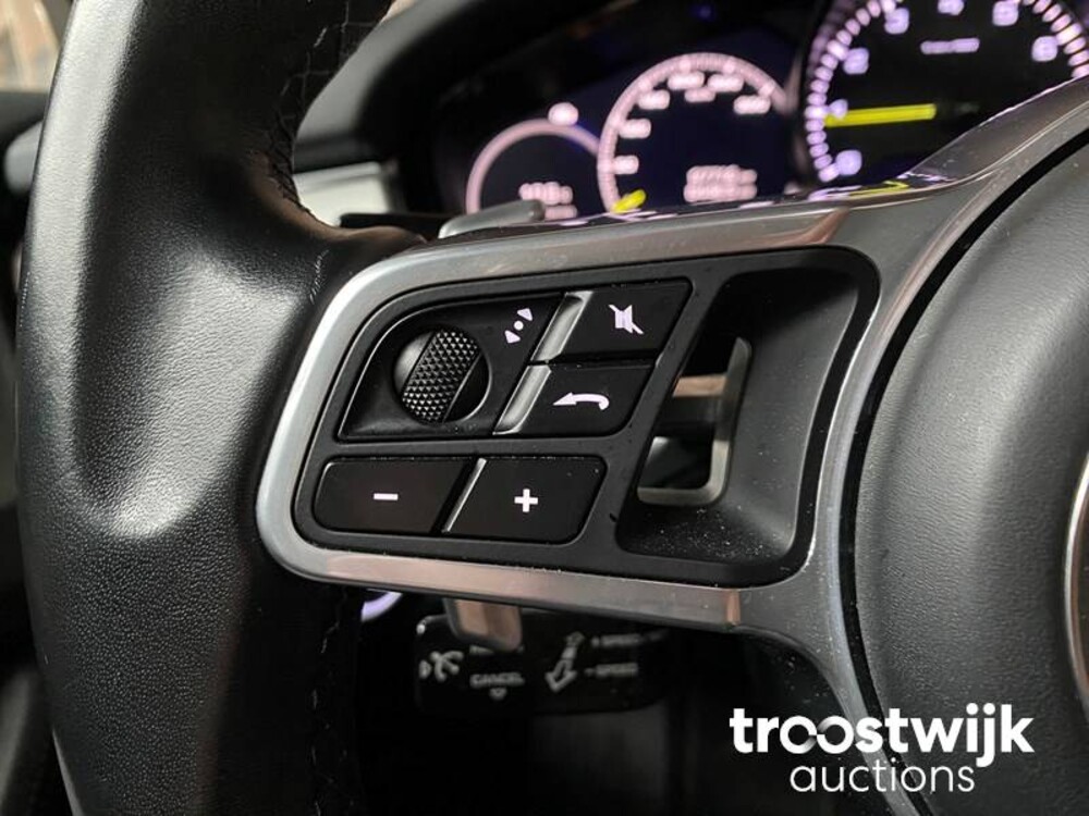 Porsche Panamera Sport Turismo 4 E-Hybrid 2.9 V6 SportChrono 462pk 2018 -Orig. NL-, RV-199-P