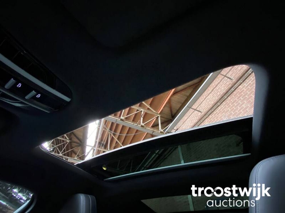 Porsche Panamera Sport Turismo 4 E-Hybrid 2.9 V6 SportChrono 462pk 2018 -Orig. NL-, RV-199-P