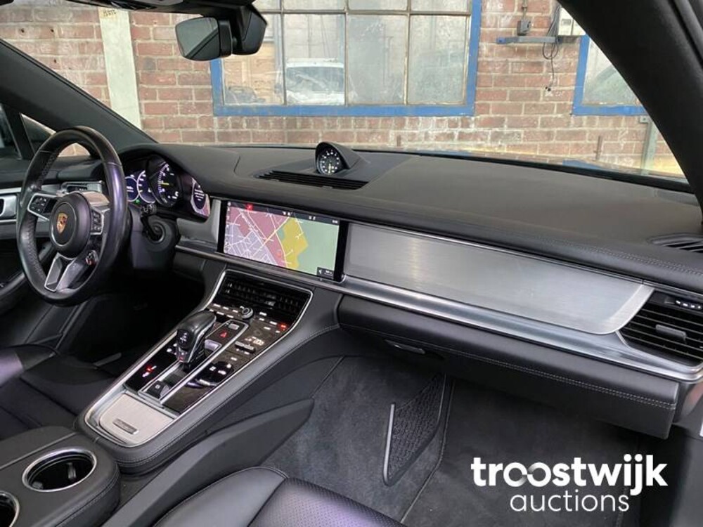 Porsche Panamera Sport Turismo 4 E-Hybrid 2.9 V6 SportChrono 462pk 2018 -Orig. NL-, RV-199-P
