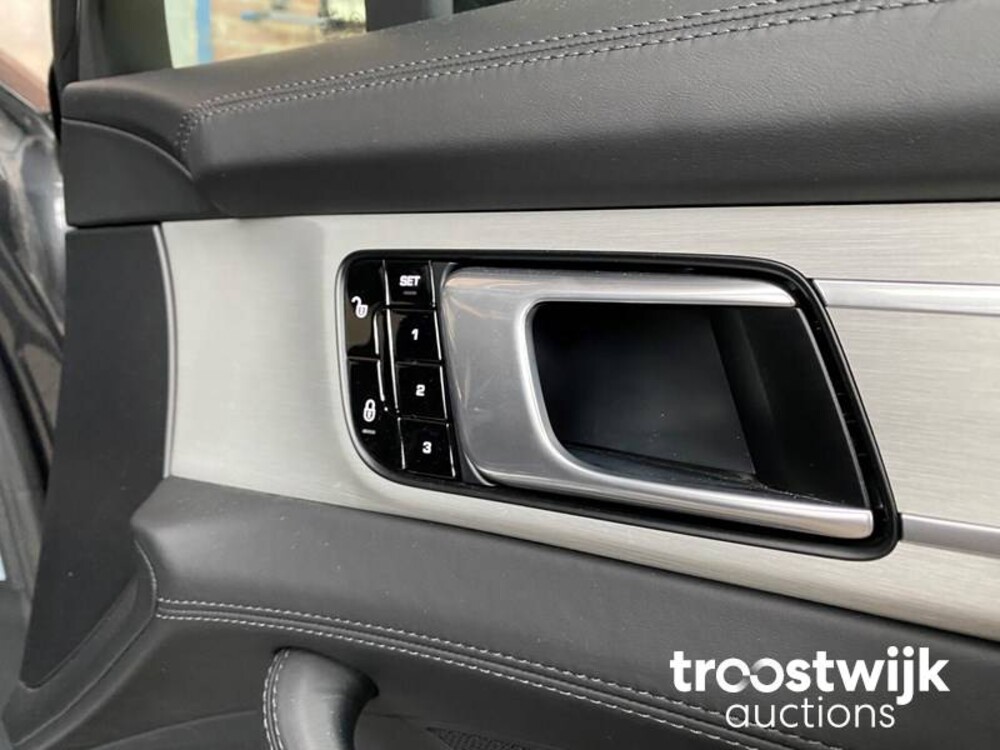 Porsche Panamera Sport Turismo 4 E-Hybrid 2.9 V6 SportChrono 462pk 2018 -Orig. NL-, RV-199-P