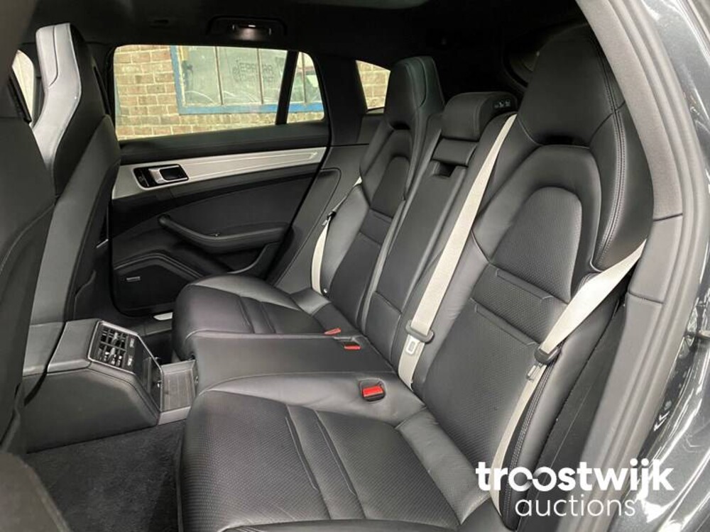 Porsche Panamera Sport Turismo 4 E-Hybrid 2.9 V6 SportChrono 462pk 2018 -Orig. NL-, RV-199-P