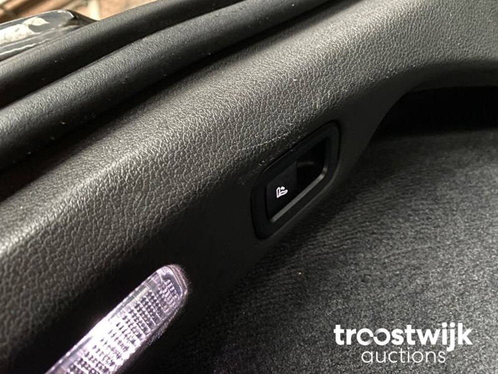 Porsche Panamera Sport Turismo 4 E-Hybrid 2.9 V6 SportChrono 462pk 2018 -Orig. NL-, RV-199-P