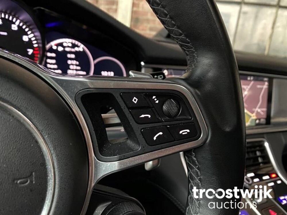 Porsche Panamera Sport Turismo 4 E-Hybrid 2.9 V6 SportChrono 462pk 2018 -Orig. NL-, RV-199-P