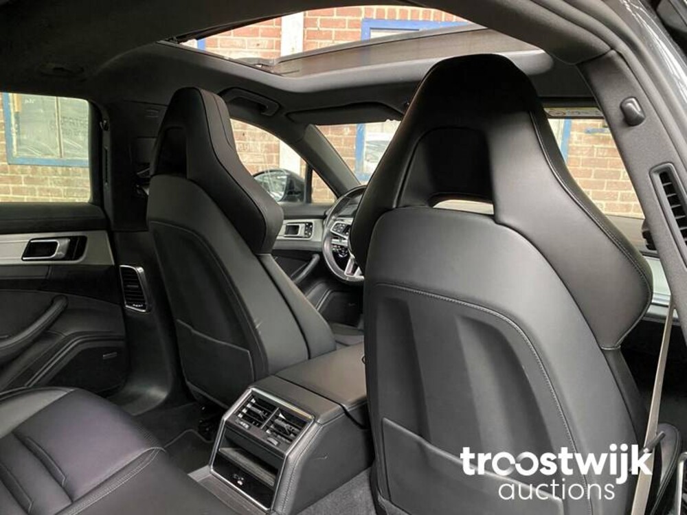 Porsche Panamera Sport Turismo 4 E-Hybrid 2.9 V6 SportChrono 462pk 2018 -Orig. NL-, RV-199-P