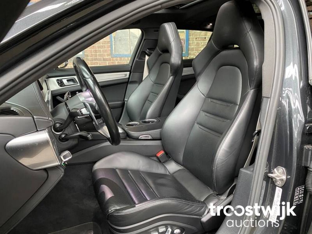 Porsche Panamera Sport Turismo 4 E-Hybrid 2.9 V6 SportChrono 462pk 2018 -Orig. NL-, RV-199-P