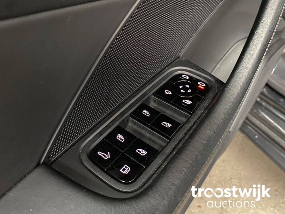 Porsche Panamera Sport Turismo 4 E-Hybrid 2.9 V6 SportChrono 462pk 2018 -Orig. NL-, RV-199-P