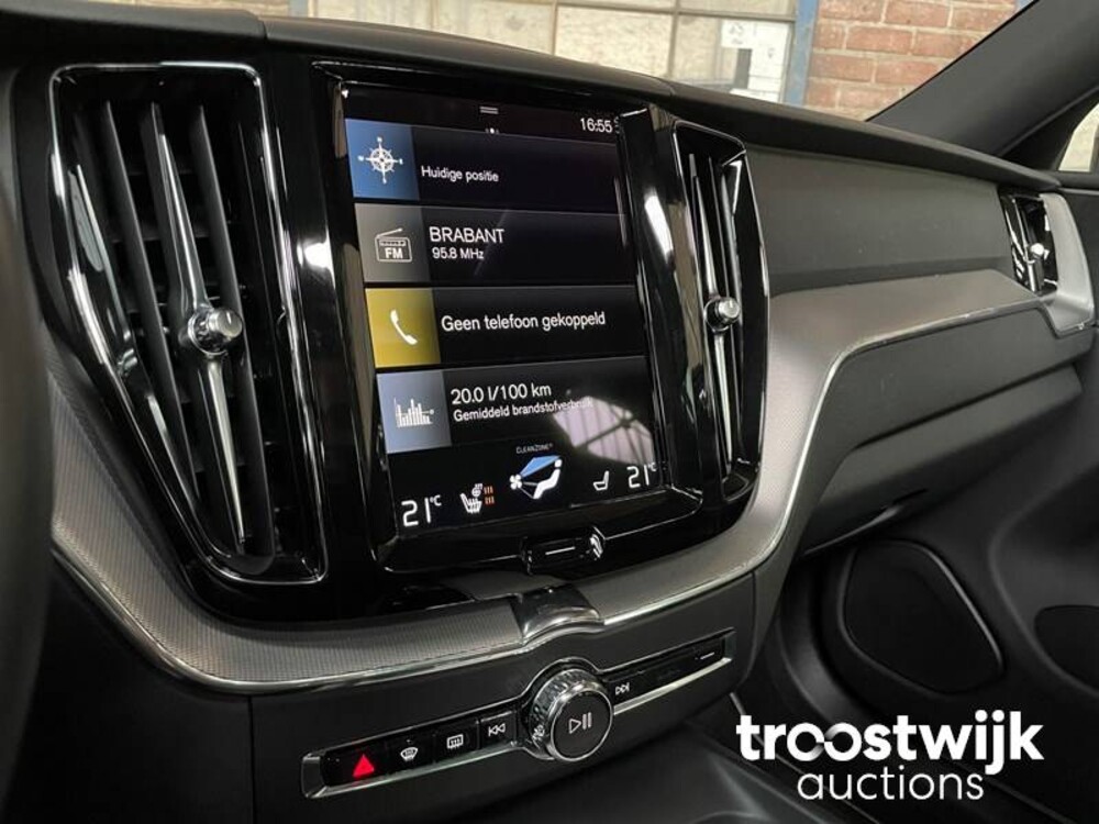 Volvo XC60 T8 R-Design Auto