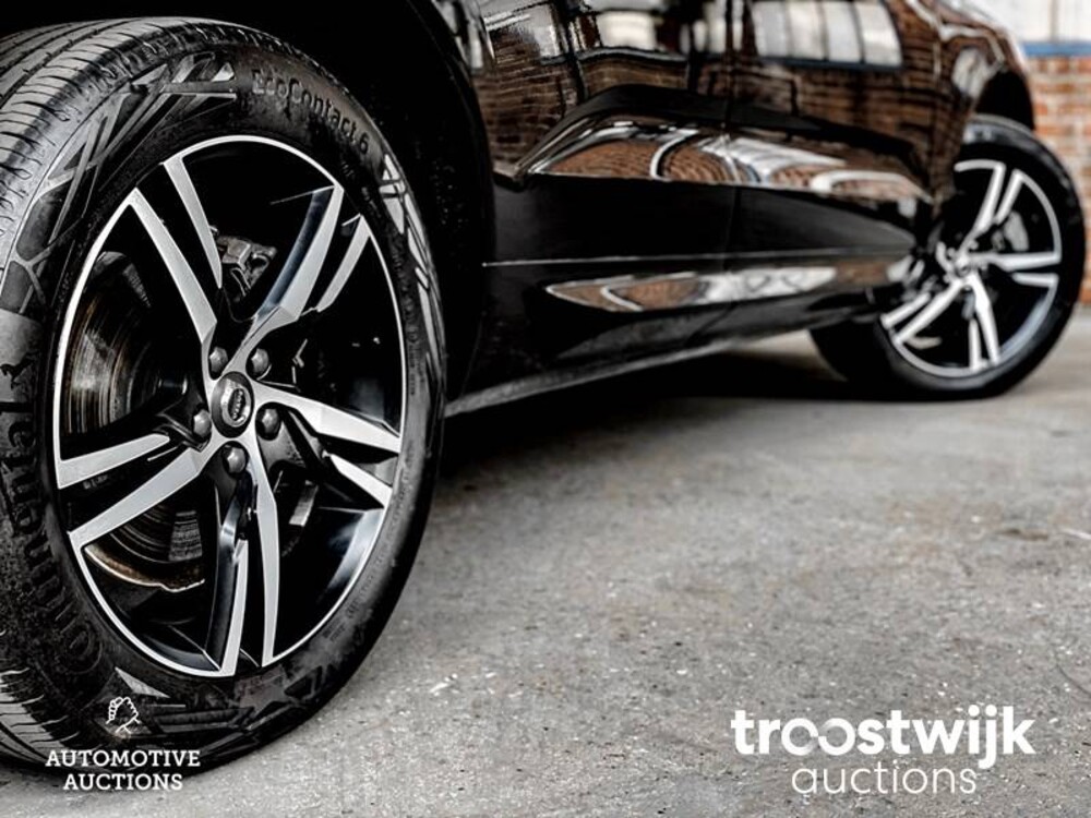 Volvo XC60 T8 R-Design Auto