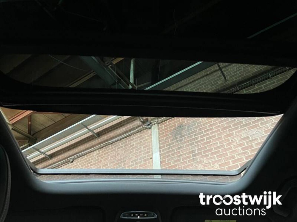 Volvo XC60 T8 R-Design Auto