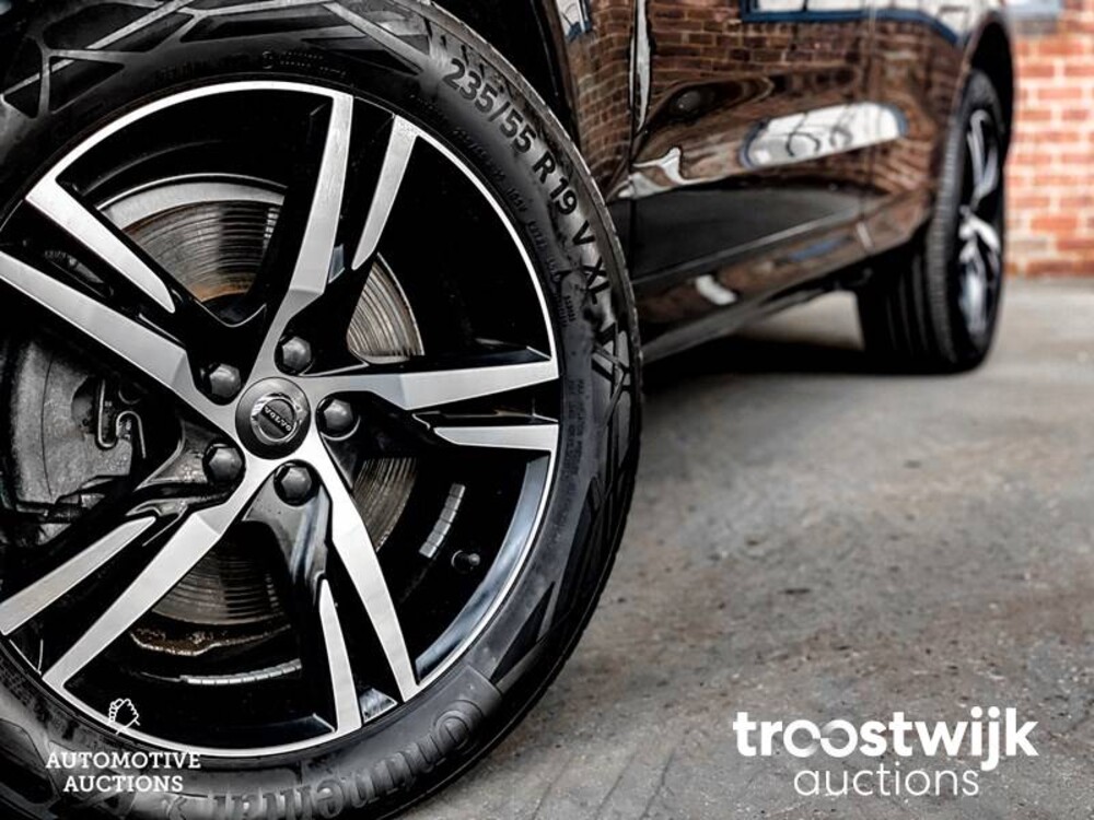 Volvo XC60 T8 R-Design Auto