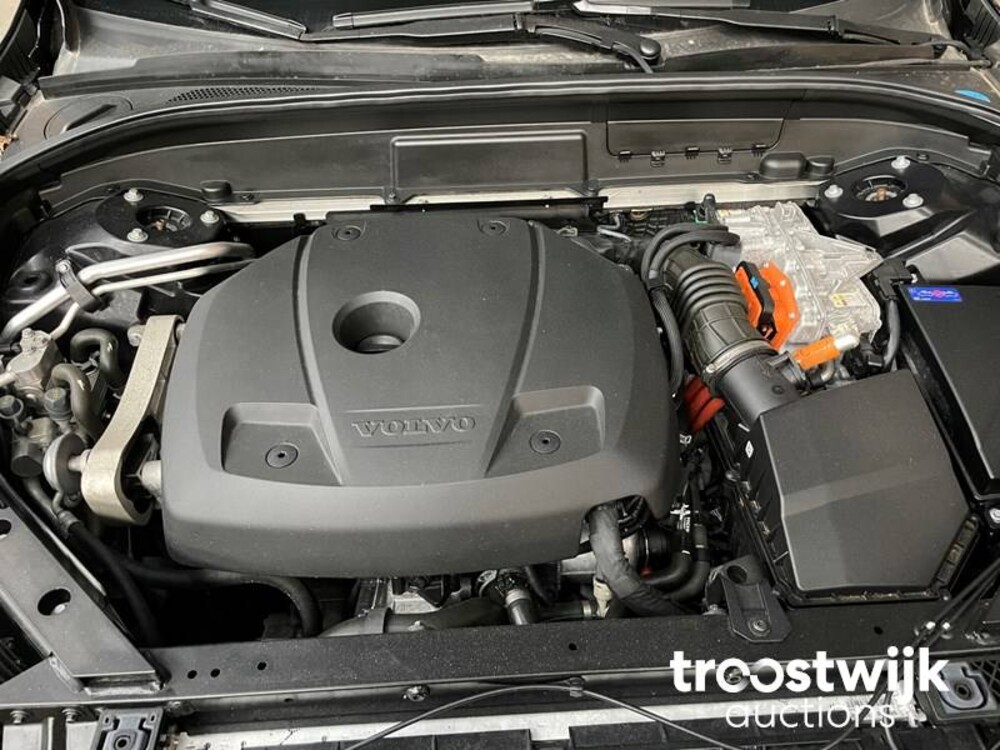 Volvo XC60 T8 R-Design Auto