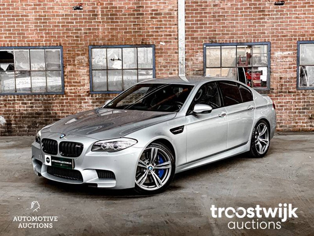 BMW M5 V8 4.4 5-serie Car