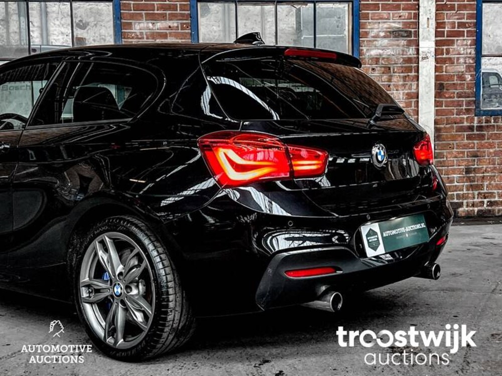 BMW M135i xDrive 1-serie 326pk 2015, J-245-DF