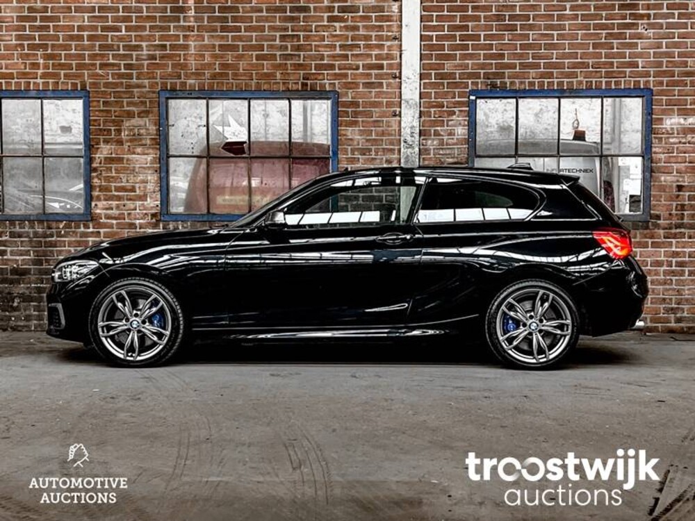 BMW M135i xDrive 1-serie 326pk 2015, J-245-DF