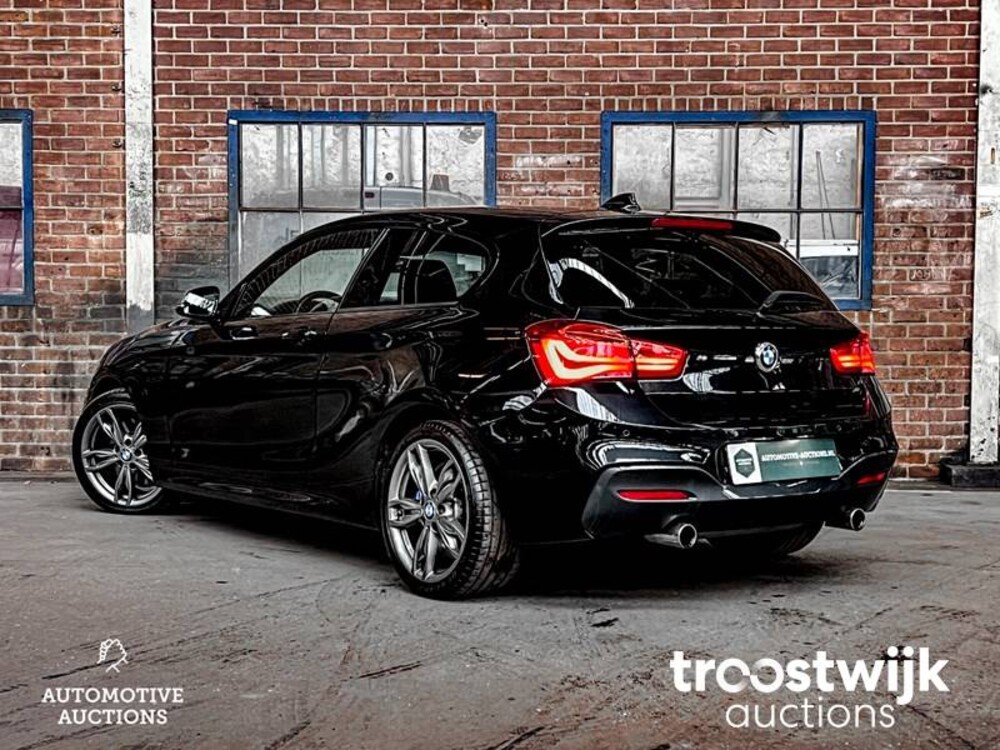 BMW M135i xDrive 1-serie 326pk 2015, J-245-DF