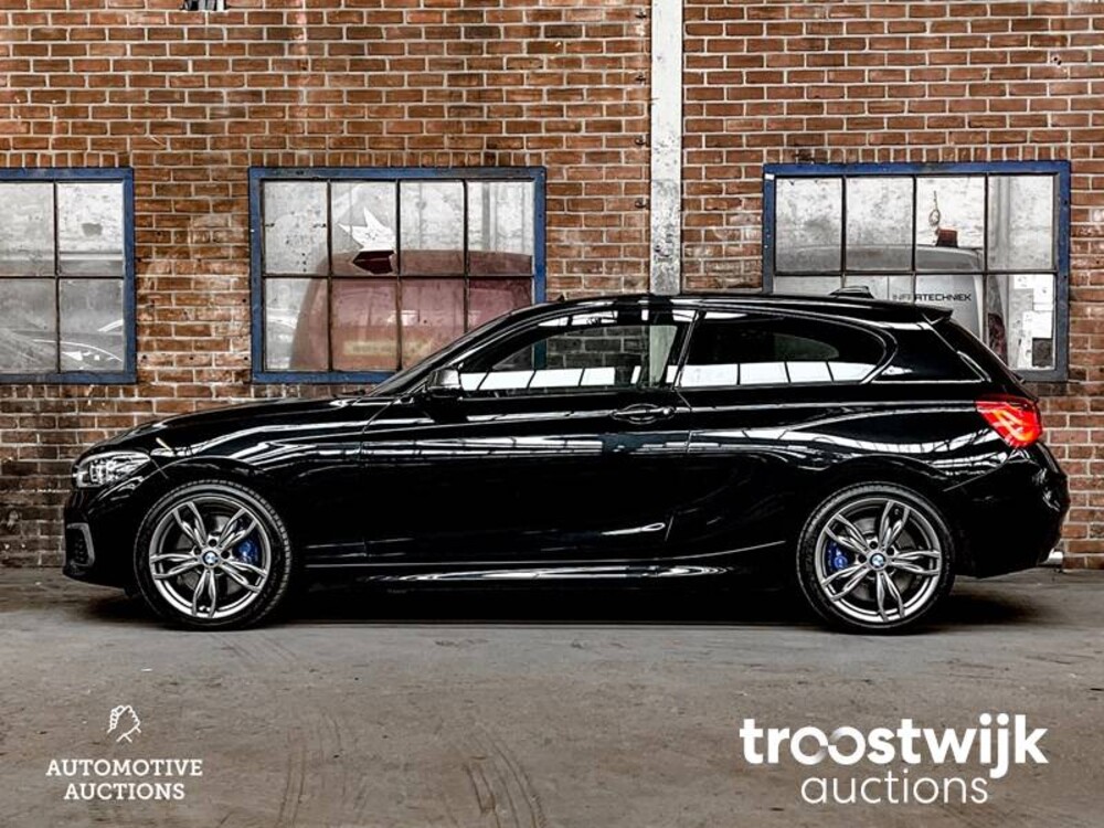 BMW M135i xDrive 1-serie 326pk 2015, J-245-DF