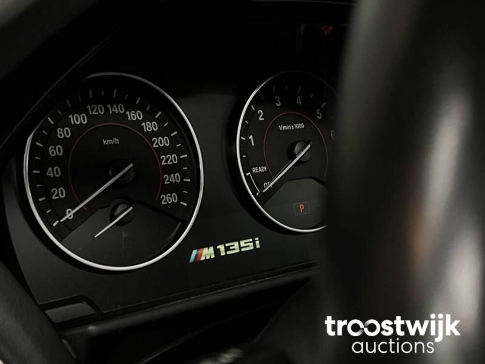 BMW M135i xDrive 1-serie 326pk 2015, J-245-DF