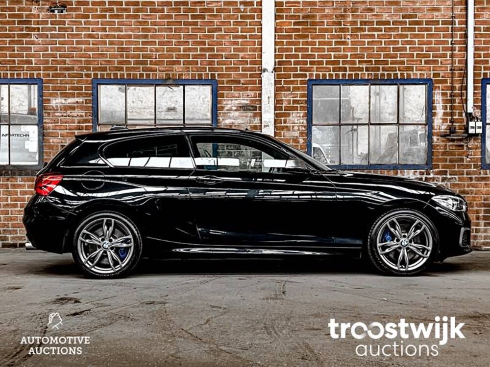 BMW M135i xDrive 1-serie 326pk 2015, J-245-DF