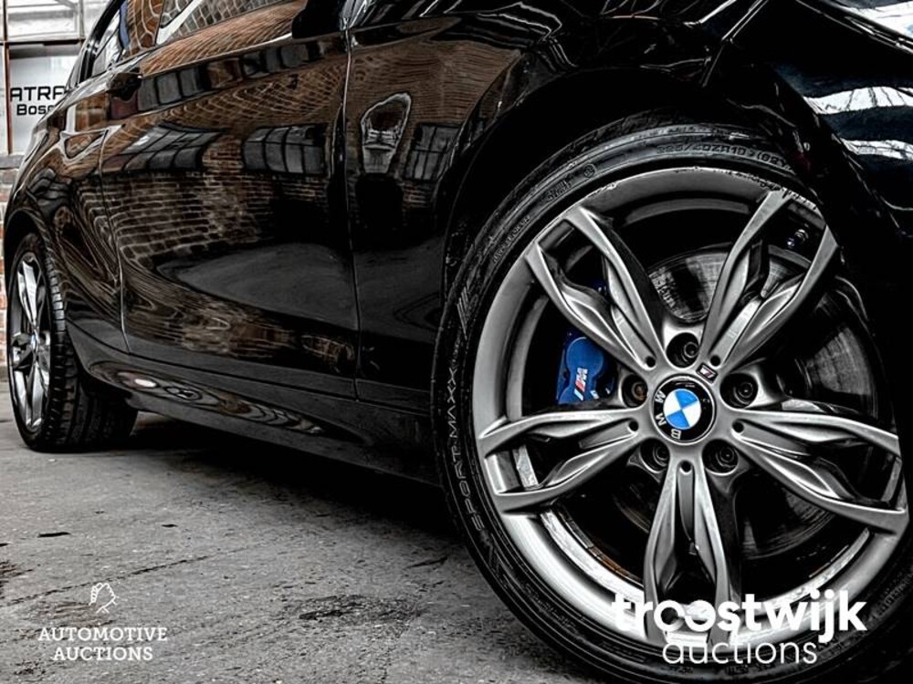 BMW M135i xDrive 1-serie 326pk 2015, J-245-DF