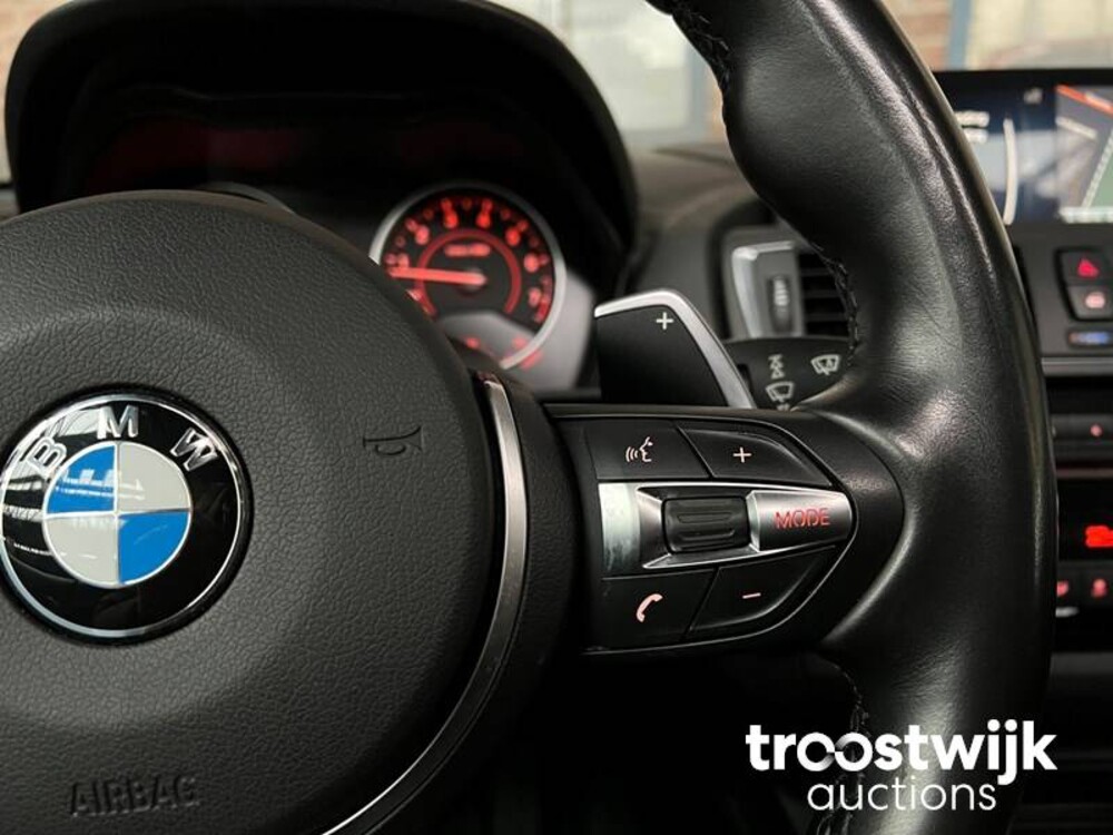 BMW M135i xDrive 1-serie 326pk 2015, J-245-DF