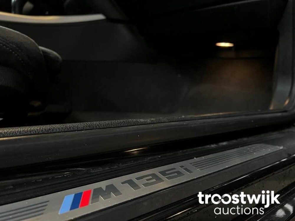 BMW M135i xDrive 1-serie 326pk 2015, J-245-DF