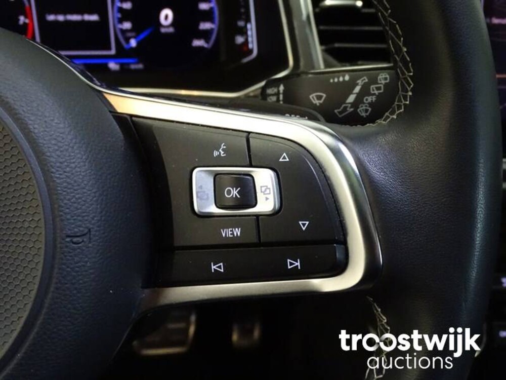 Volkswagen T-Roc R-Line 1.5 TSI Sport Business Auto