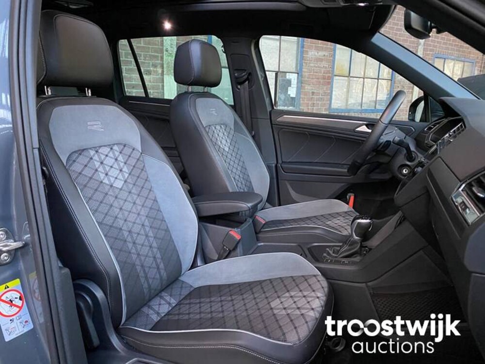 Volkswagen Tiguan R-Line TSI Life Business Auto