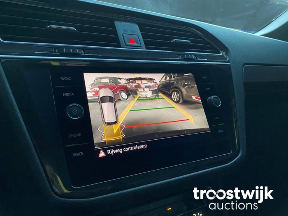 Volkswagen Tiguan R-Line TSI Life Business Auto