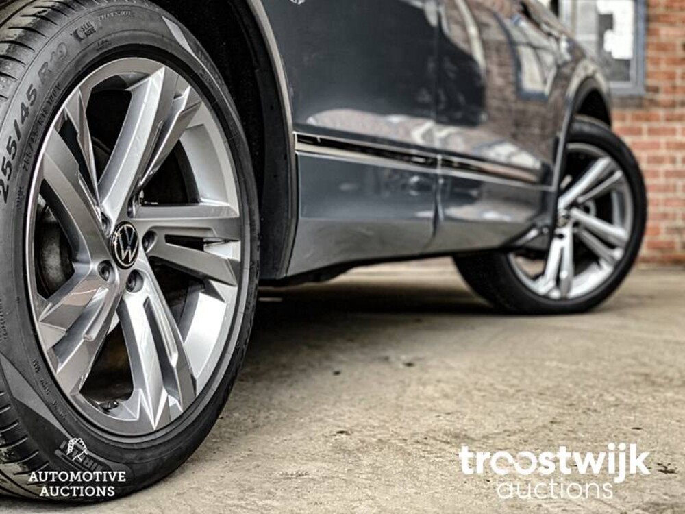 Volkswagen Tiguan R-Line TSI Life Business Auto