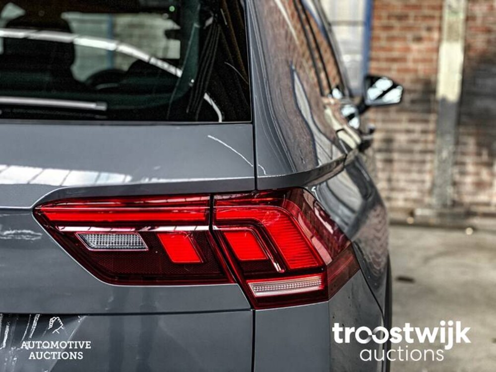Volkswagen Tiguan R-Line TSI Life Business Auto