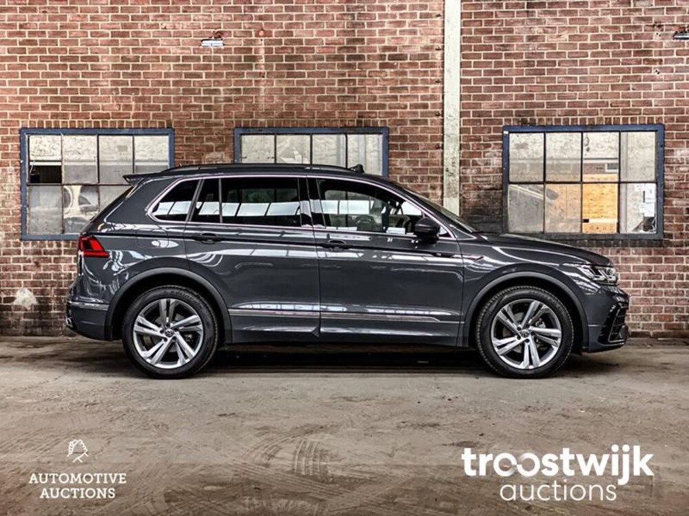 Volkswagen Tiguan R-Line TSI Life Business Auto