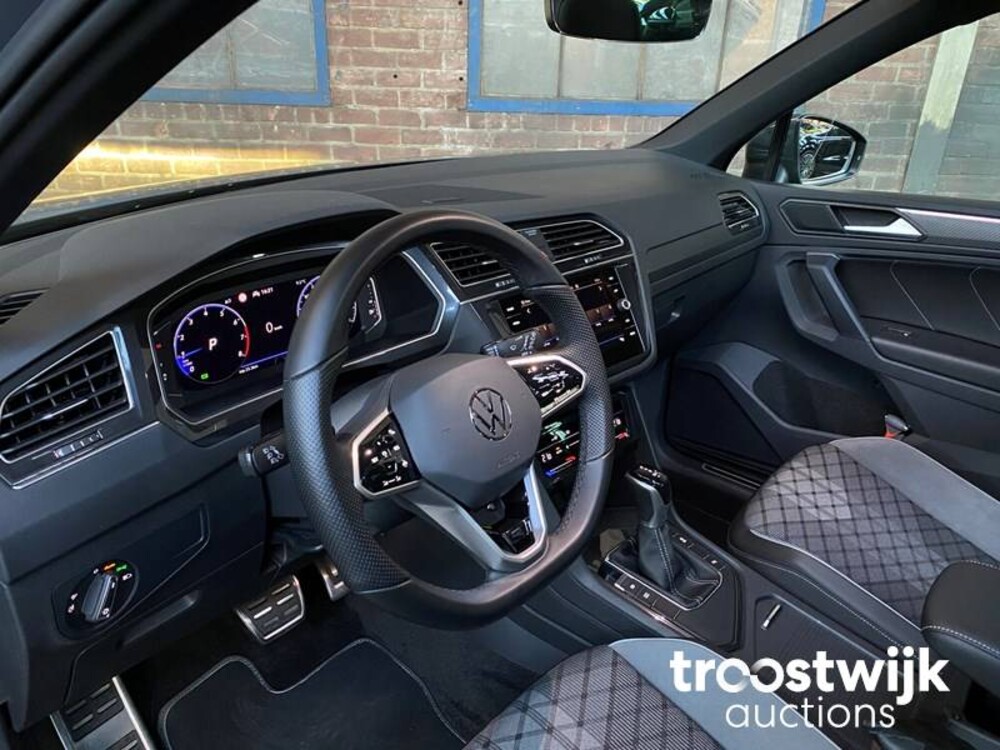 Volkswagen Tiguan R-Line TSI Life Business Auto