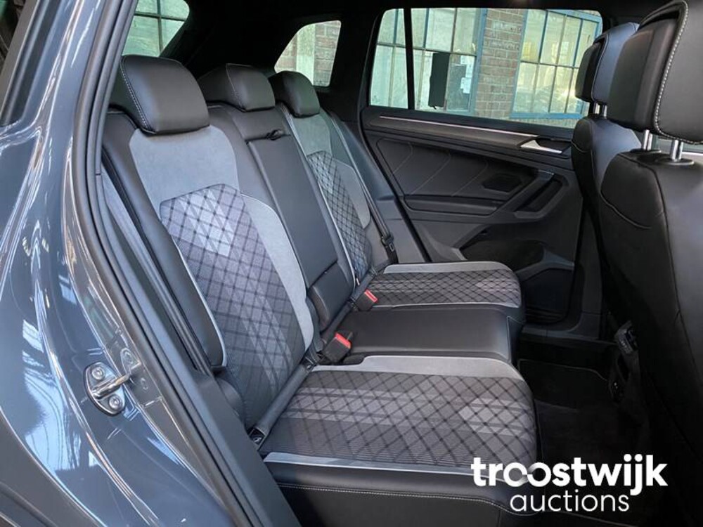Volkswagen Tiguan R-Line TSI Life Business Auto