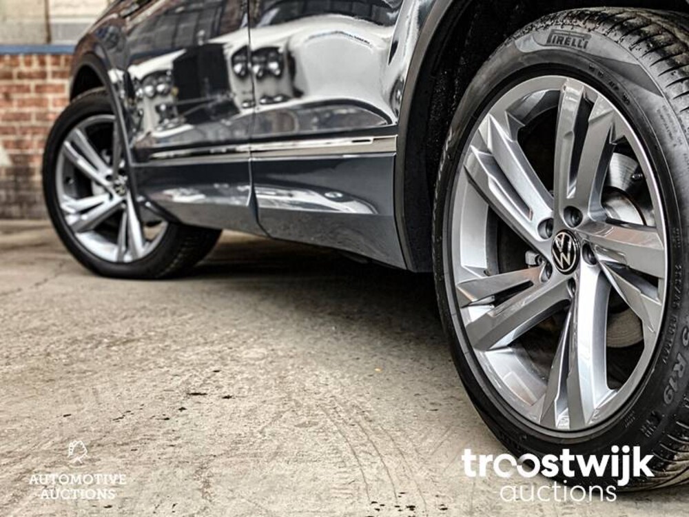 Volkswagen Tiguan R-Line TSI Life Business Auto