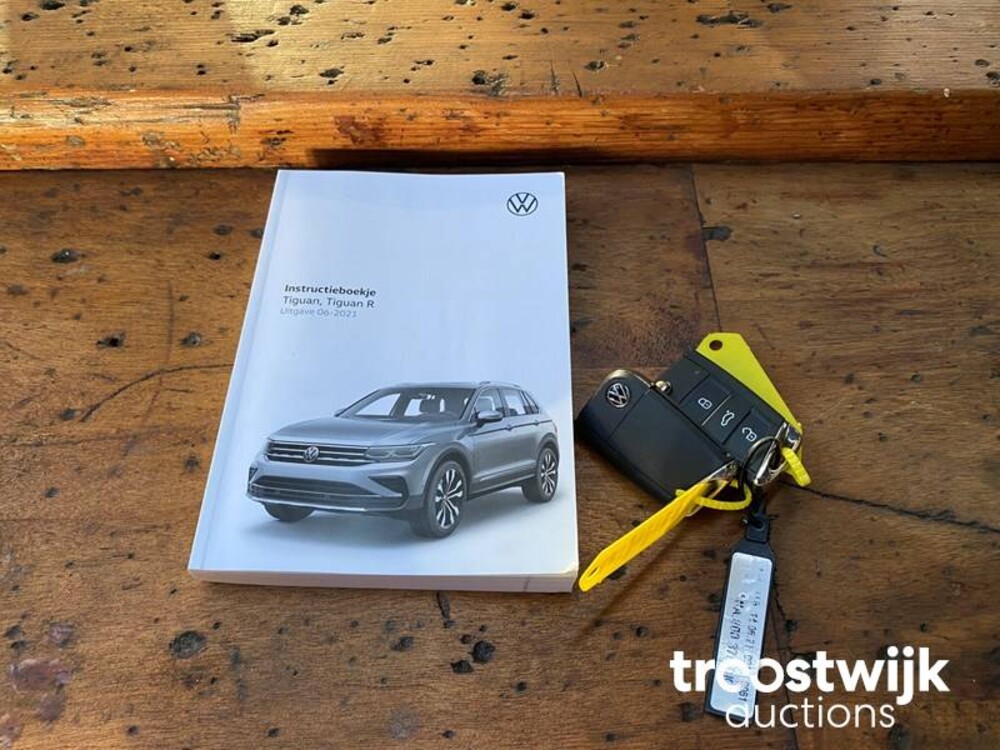 Volkswagen Tiguan R-Line TSI Life Business Auto