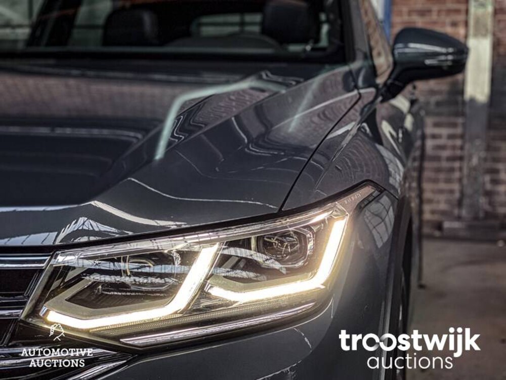 Volkswagen Tiguan R-Line TSI Life Business Auto