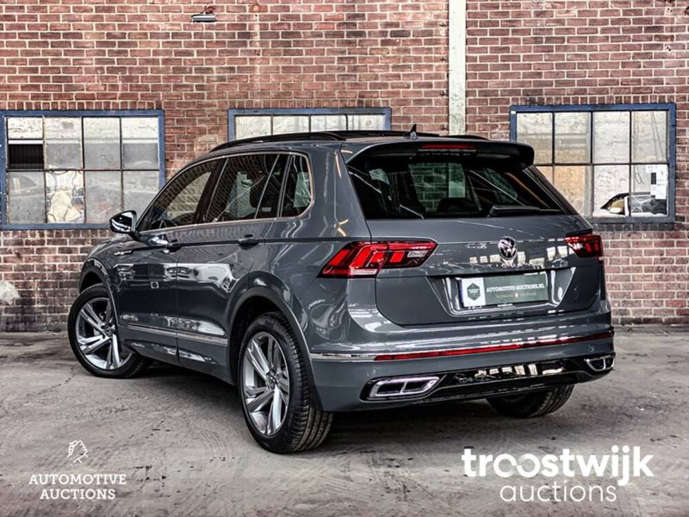 Volkswagen Tiguan R-Line TSI Life Business Auto