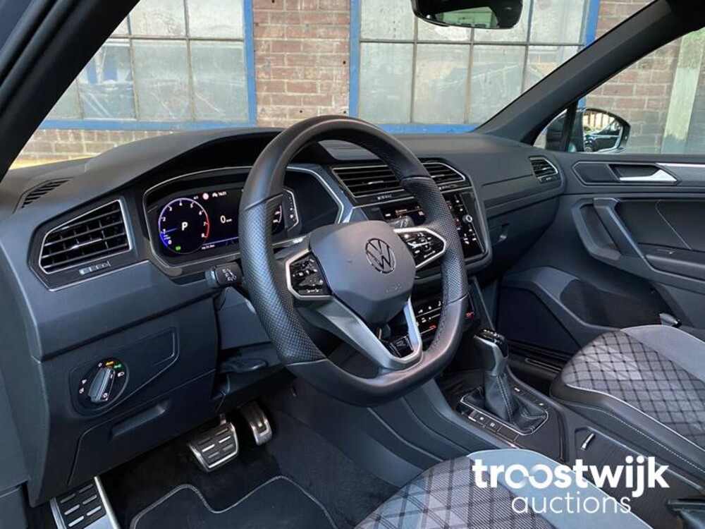 Volkswagen Tiguan R-Line TSI Life Business Auto