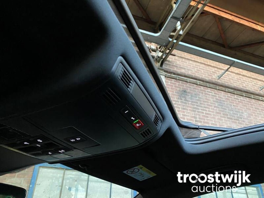 Volkswagen Tiguan R-Line TSI Life Business Auto