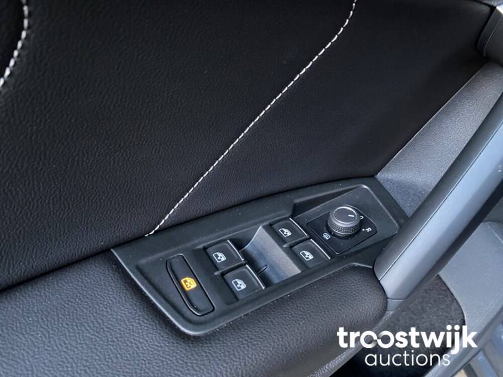 Volkswagen Tiguan R-Line TSI Life Business Auto