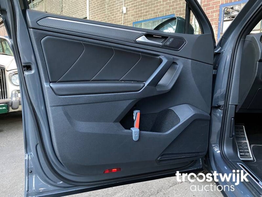 Volkswagen Tiguan R-Line TSI Life Business Auto