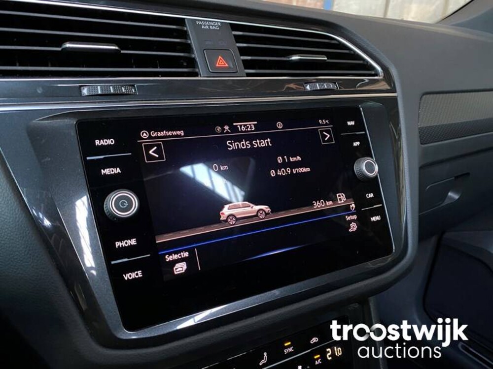 Volkswagen Tiguan R-Line TSI Life Business Auto