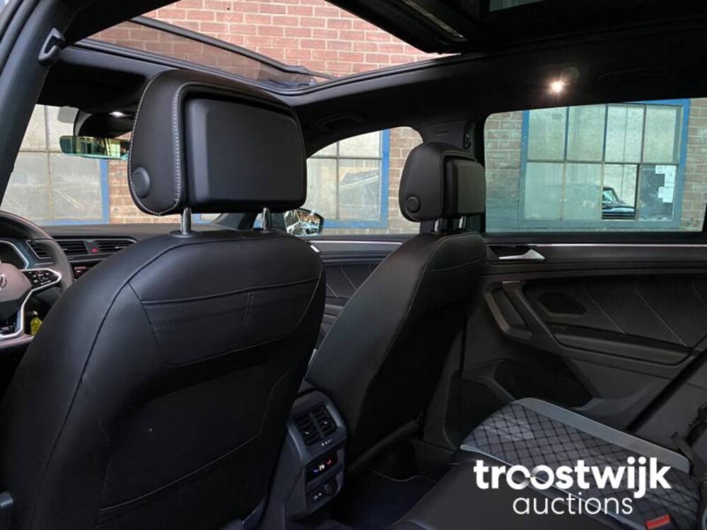 Volkswagen Tiguan R-Line TSI Life Business Auto