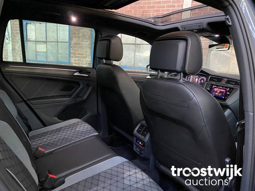 Volkswagen Tiguan R-Line TSI Life Business Auto
