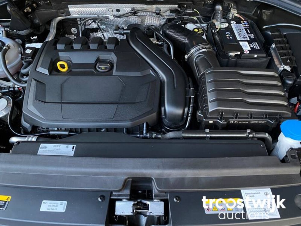 Volkswagen Tiguan R-Line TSI Life Business Auto